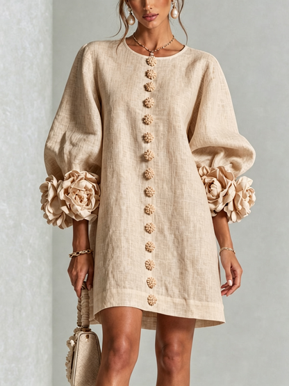 🌸 Minivestido Branco com Botões e Punhos Florais de Destaque