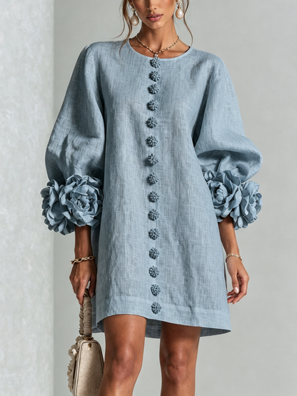 🌸 Minivestido Branco com Botões e Punhos Florais de Destaque