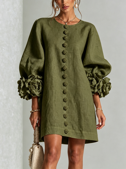 🌸 Minivestido Branco com Botões e Punhos Florais de Destaque