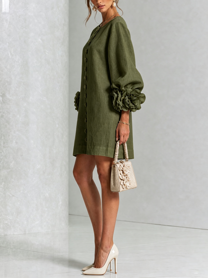 🌸 Minivestido Branco com Botões e Punhos Florais de Destaque