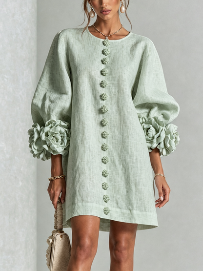 🌸 Minivestido Branco com Botões e Punhos Florais de Destaque